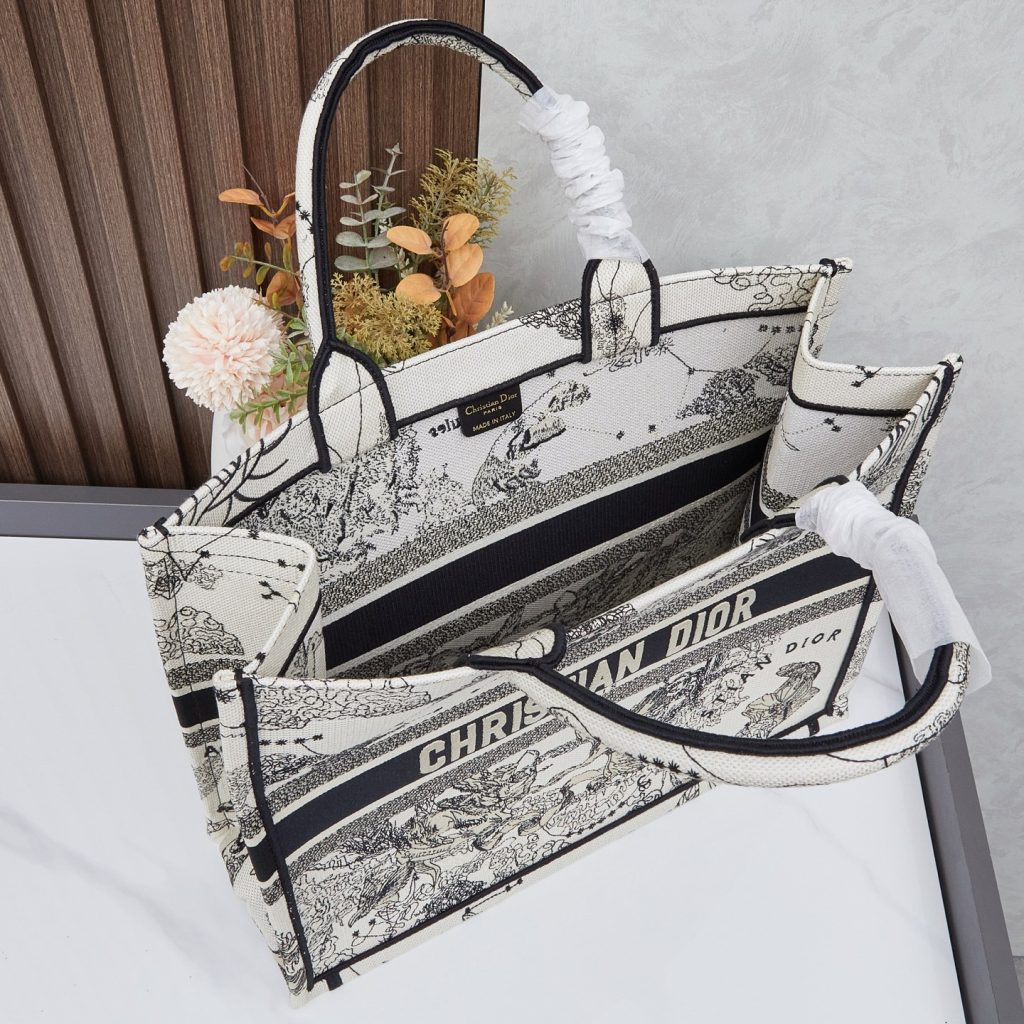 ディオール人気バッグ　 Dior　ブックトート　Book Tote　トートバッグ　ミディアム/ラージ　刺繍　レディースバッグ　キャンバス ナチュラル　ブラック - 画像 7