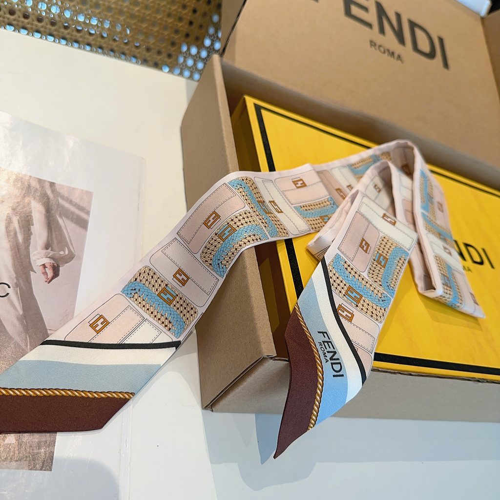 FENDI　フェンディ　ラッピー　マンマバゲット柄　レディース　マルチカラーシルク　バンドゥ ツイリー　シルク100%　スカーフ - 画像 3