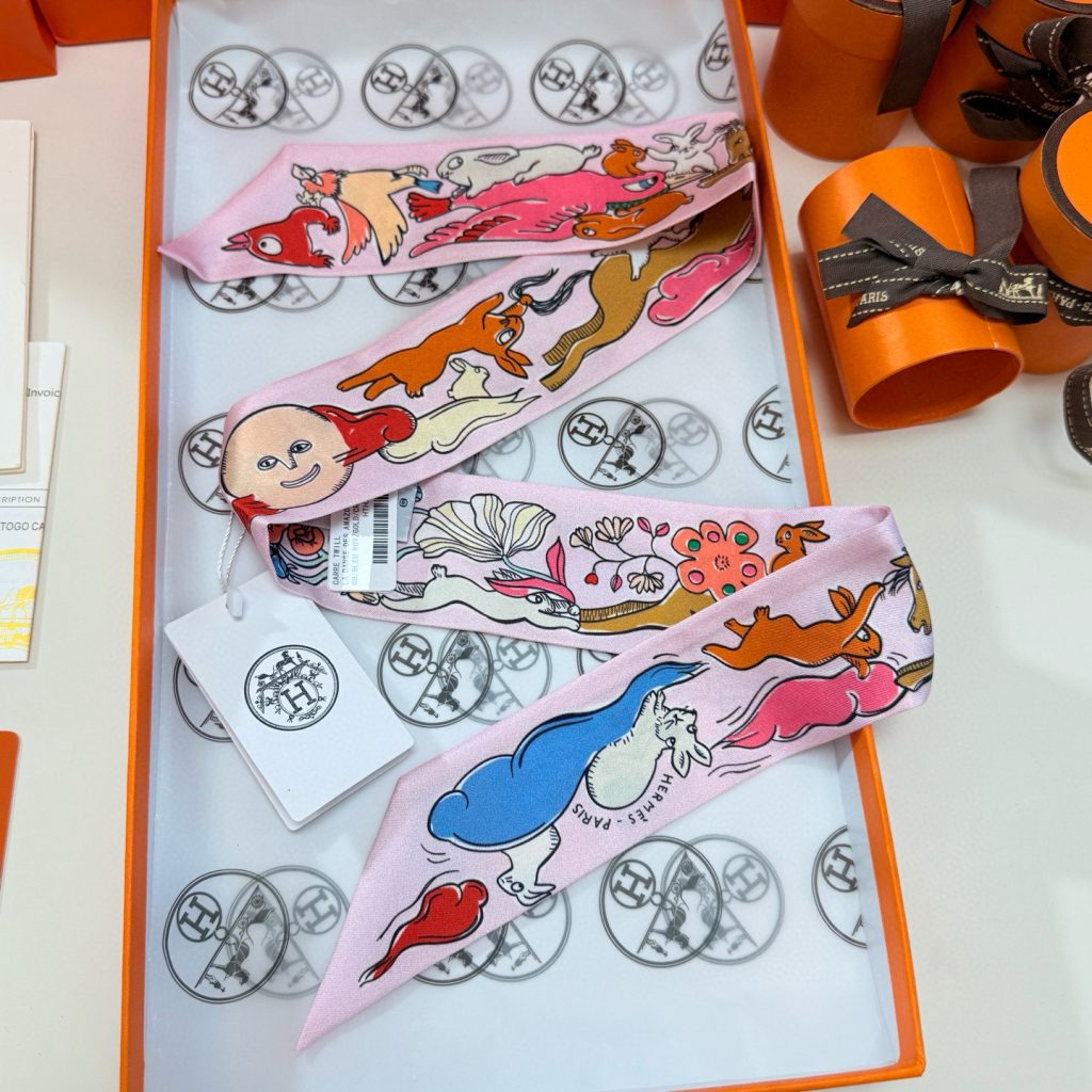HERMES　エルメス　トゥイリー　ツイリー　千と一のウサギ　レディーススカーフ　バッグスカーフ　MILLE ET UN LAPINS - 画像 7