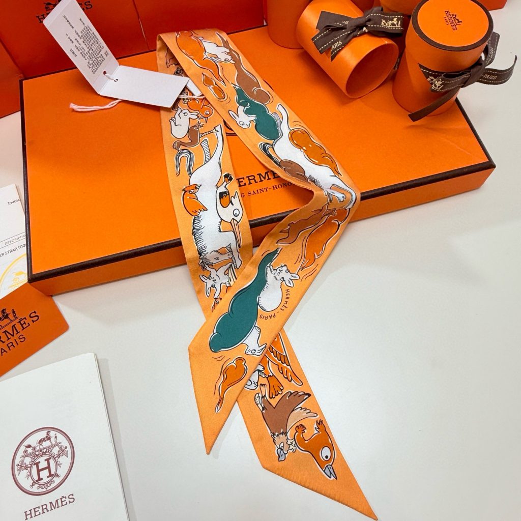 HERMES　エルメス　トゥイリー　ツイリー　千と一のウサギ　レディーススカーフ　バッグスカーフ　MILLE ET UN LAPINS - 画像 8