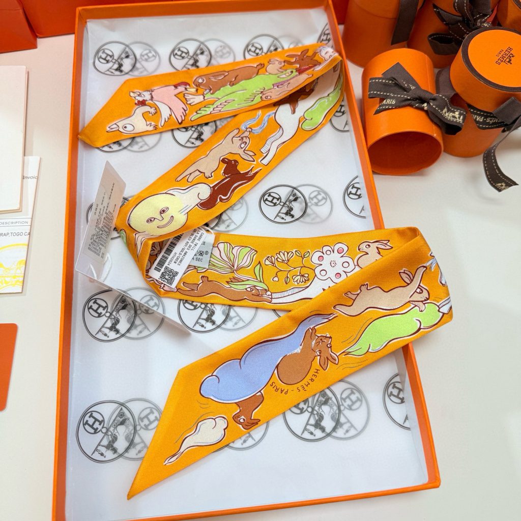 HERMES　エルメス　トゥイリー　ツイリー　千と一のウサギ　レディーススカーフ　バッグスカーフ　MILLE ET UN LAPINS - 画像 5