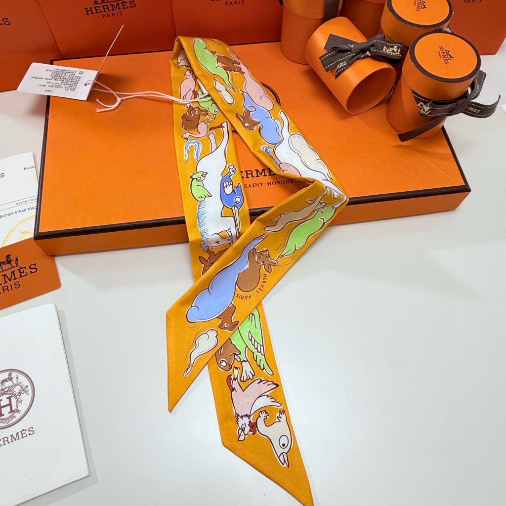HERMES　エルメス　トゥイリー　ツイリー　千と一のウサギ　レディーススカーフ　バッグスカーフ　MILLE ET UN LAPINS - 画像 4