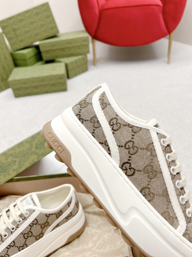 GUCCI　グッチ　GG スニーカー　レディーススニーカー　厚底スニーカー　ベージュ　オシャレシューズ - 画像 5