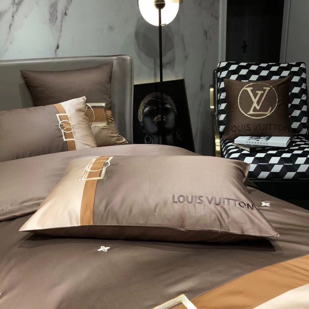 ルイヴィトン布団カバーセット刺繍系　4点ベッド寝具セットLOUIS VUITTON　掛け布団カバー/ボックスシーツ　新居用品ゴージャス　選べる3種 - 画像 3