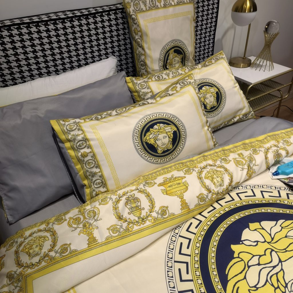 シルク生地　掛け布団カバーセット4点　ダブルサイズ/キングサイズ すべすべベッドカバー　ヴェルサーチVersace3色 - 画像 6