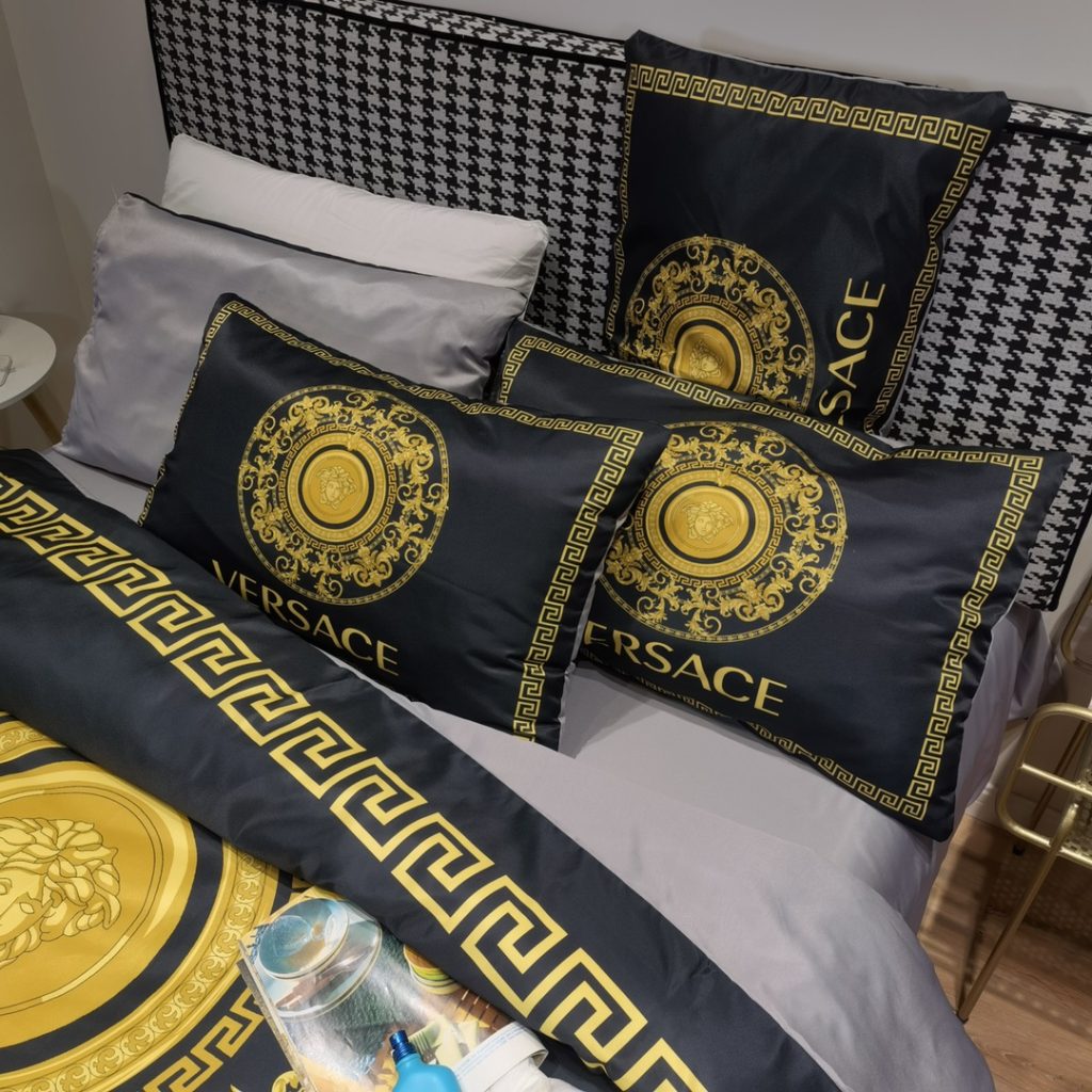 シルク生地　掛け布団カバーセット4点　ダブルサイズ/キングサイズ すべすべベッドカバー　ヴェルサーチVersace3色 - 画像 2