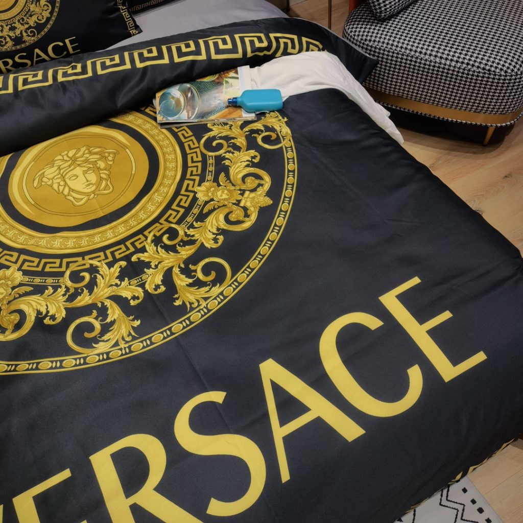 シルク生地　掛け布団カバーセット4点　ダブルサイズ/キングサイズ すべすべベッドカバー　ヴェルサーチVersace3色 - 画像 4