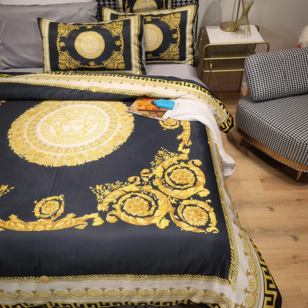 シルク生地　掛け布団カバーセット4点　ダブルサイズ/キングサイズ すべすべベッドカバー　ヴェルサーチVersace3色 - 画像 3