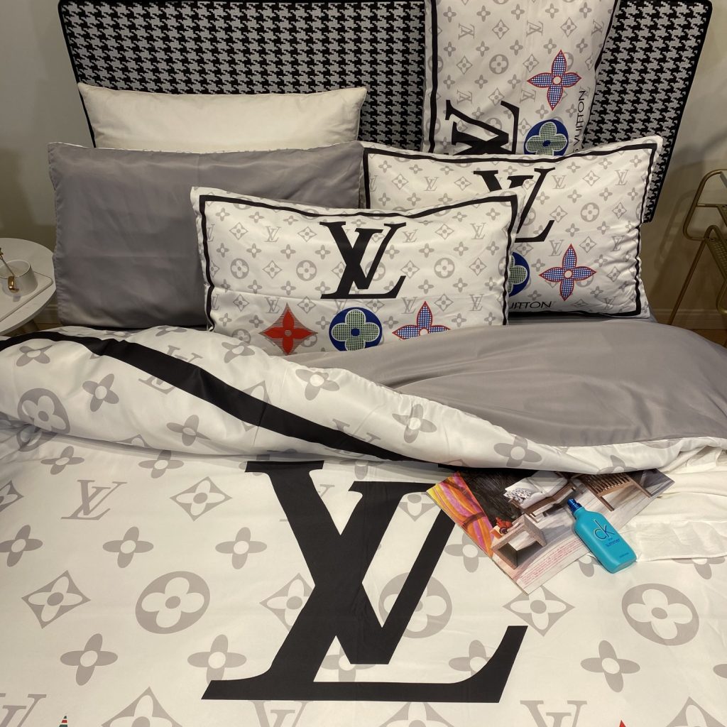 シルク生地 掛け布団カバーセット4点 ダブルサイズ/キングサイズ すべすべベッドカバー ルイヴィトンLOUIS VUITTON 3色 - 画像 6