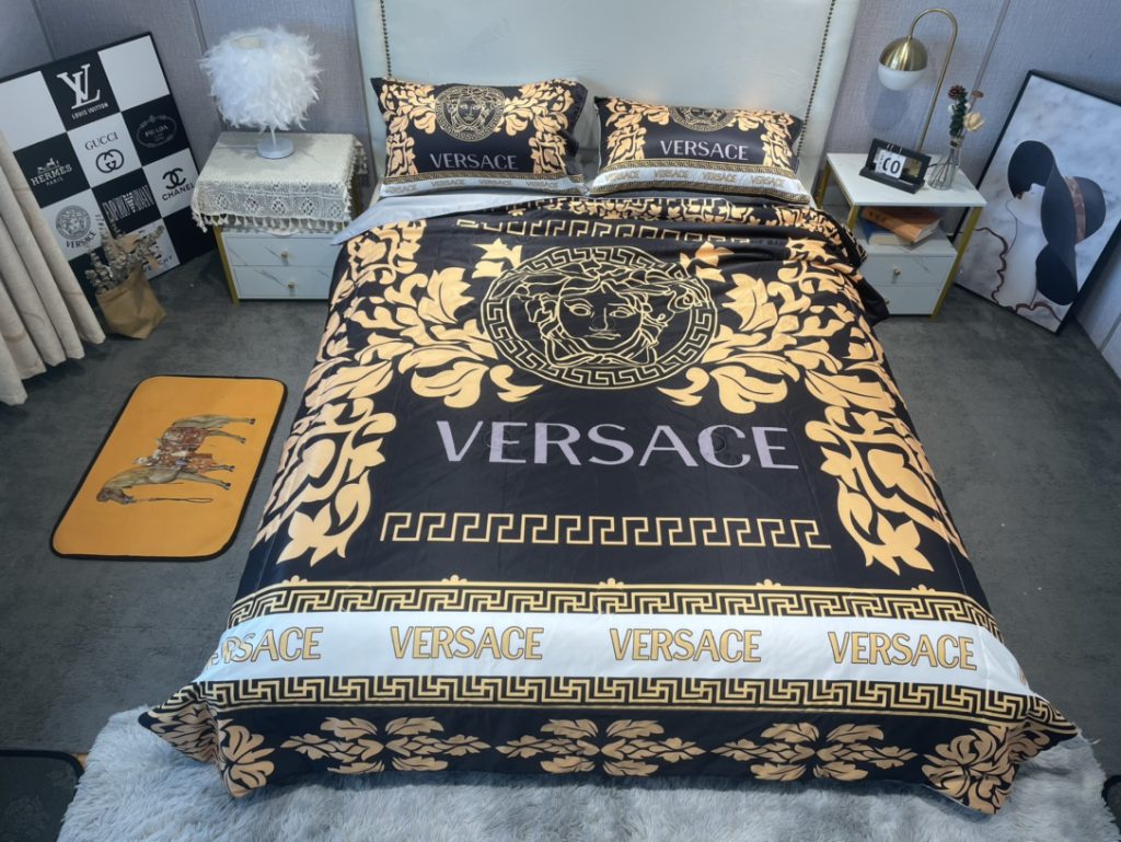Versace/ヴェルサーチ　夏布団セット3点　肌掛け布団と枕カバーの3点セット　キルトケット　ひんやり涼やか　キルティング　ダブルベッド選べる3色 - 画像 7