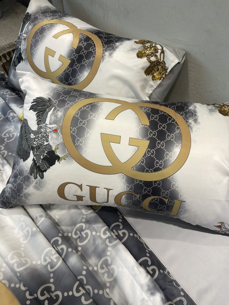 GUCCI/グッチ　夏布団セット3点　肌掛け布団と枕カバーの3点セット　キルトケット　ひんやり涼やか　キルティング　ダブルベッド選べる2色 - 画像 3