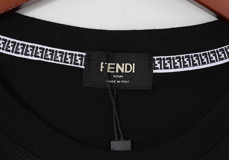フェンディシャツ　FENDI　クルーネックシャツ　FENDIROMAシャツ　半袖シャツ　Ｔ-Shirt　2色　男女兼用　ブラック　ホワイト - 画像 5
