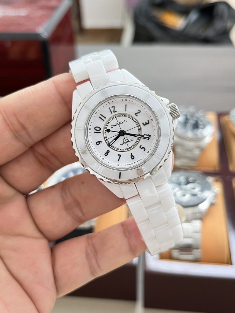 Chanel シャネル✨CHANEL J12 38mm 自動巻き✨ セラミックケース&ブレスレット🖤 キャリバー12.1搭載💎 クロノメーター認証✅ 正規品類似モデル - 画像 3