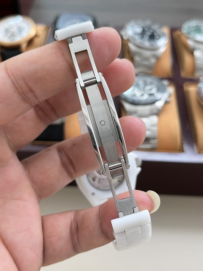 Chanel シャネル✨CHANEL J12 38mm 自動巻き✨ セラミックケース&ブレスレット🖤 キャリバー12.1搭載💎 クロノメーター認証✅ 正規品類似モデル - 画像 8