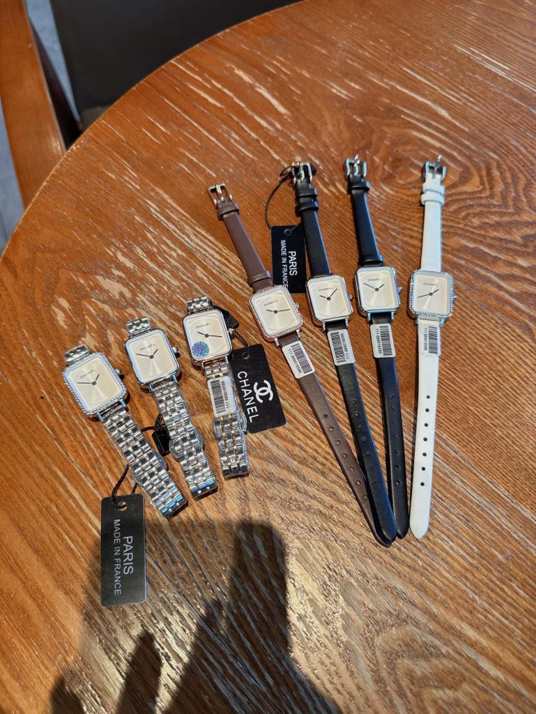 Chanel シャネル【最新カラー】CHANEL風 レディース腕時計✨ 日本製クオーツ✈️ ガラス電着💎 ベルト2本付き🎁 20×26mm🕐 実物写真 - 画像 3