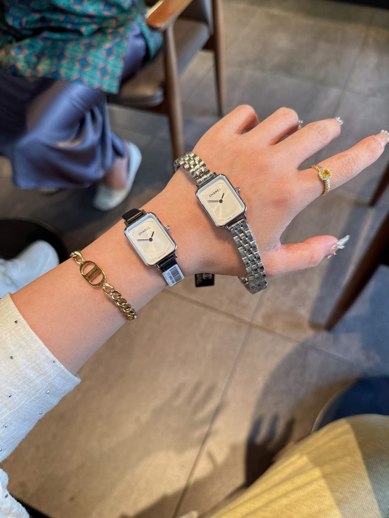 Chanel シャネル【最新カラー】CHANEL風 レディース腕時計✨ 日本製クオーツ✈️ ガラス電着💎 ベルト2本付き🎁 20×26mm🕐 実物写真 - 画像 4