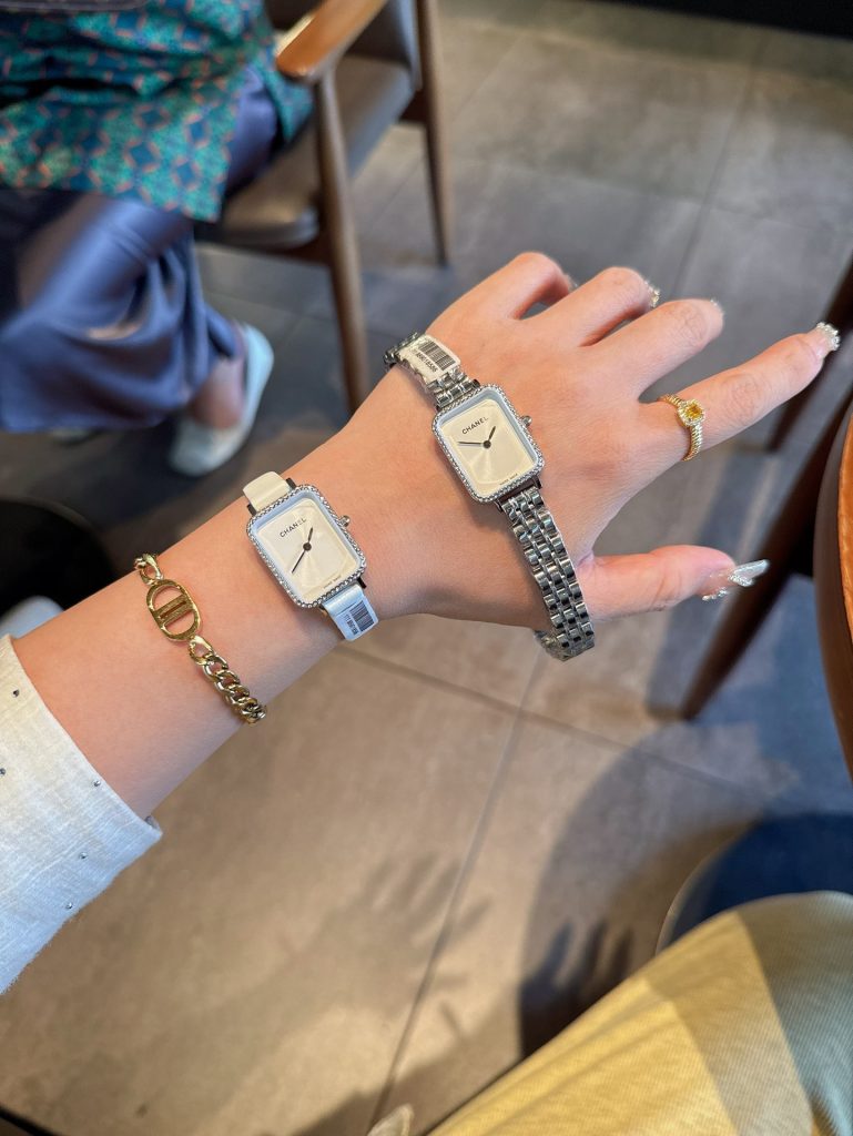 Chanel シャネル【最新カラー】CHANEL風 レディース腕時計✨ 日本製クオーツ✈️ ガラス電着💎 ベルト2本付き🎁 20×26mm🕐 実物写真 - 画像 5