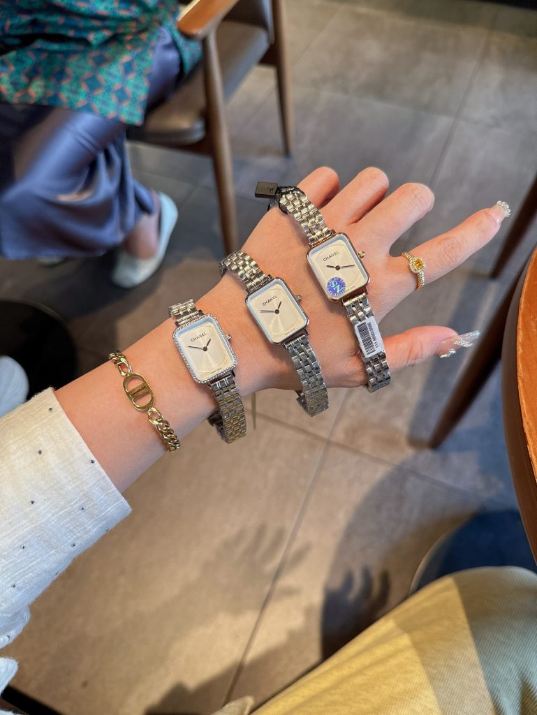 Chanel シャネル【最新カラー】CHANEL風 レディース腕時計✨ 日本製クオーツ✈️ ガラス電着💎 ベルト2本付き🎁 20×26mm🕐 実物写真 - 画像 6