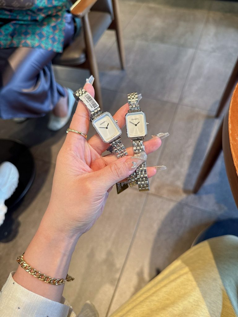 Chanel シャネル【最新カラー】CHANEL風 レディース腕時計✨ 日本製クオーツ✈️ ガラス電着💎 ベルト2本付き🎁 20×26mm🕐 実物写真 - 画像 7