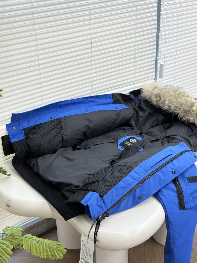 CANADA GOOSE（カナダグース）🛍️✨【Canada Goose】ラフィットフード付きダウンベスト レディース ウエスタンホリデー 防寒 アウトドア 🧥❄️ - 画像 5