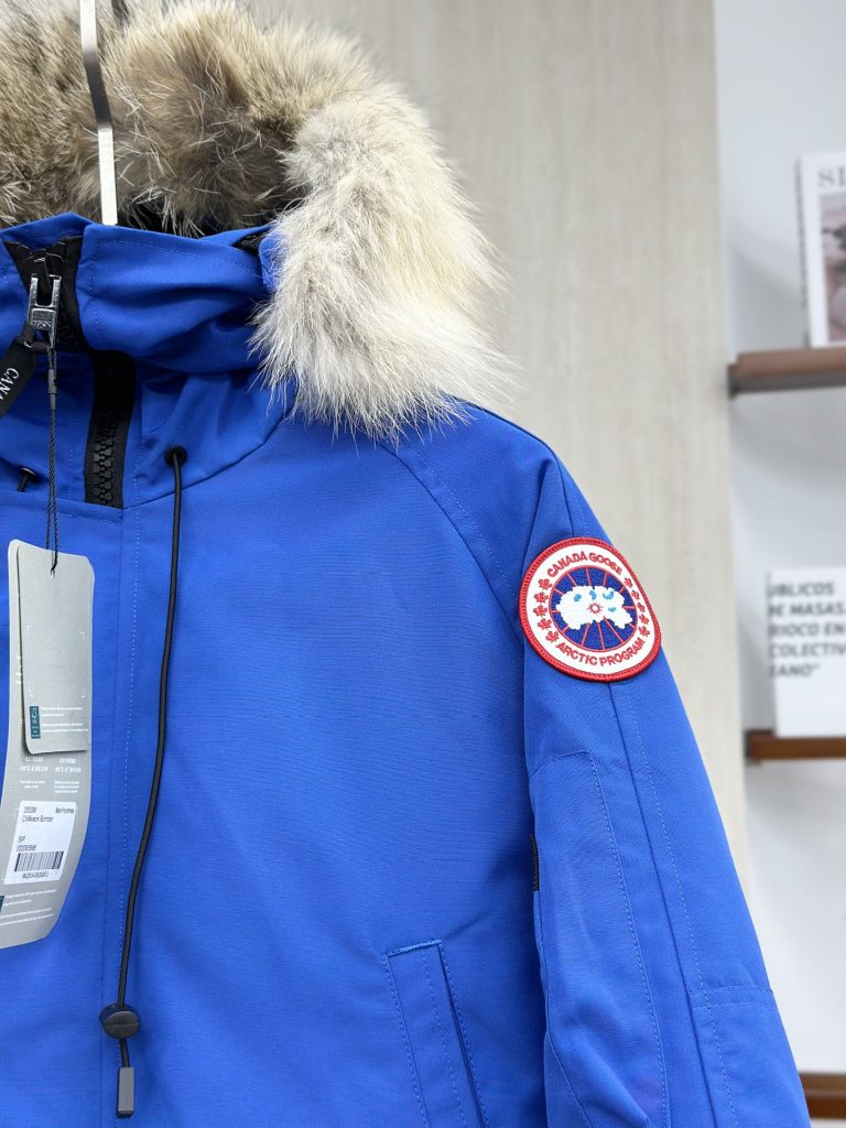 CANADA GOOSE（カナダグース）🛍️✨【Canada Goose】ラフィットフード付きダウンベスト レディース ウエスタンホリデー 防寒 アウトドア 🧥❄️ - 画像 6