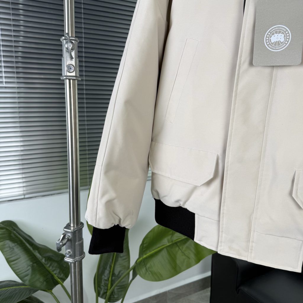 CANADA GOOSE(カナダグース)【超目玉✨】カナダグース ダウンピーコート レディース ロングコート 防寒 アウトドア 🧥🦢🔥❄️ - 画像 4