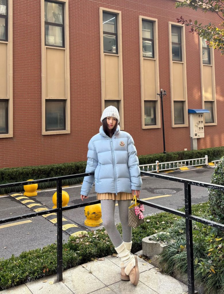 Moncler モンクレール【モンクレール】ダウンジャケット 秋冬新作✨ 軽量&高保温🥊 レディース 人気モデル🛒 限定カラー💯 - 画像 4