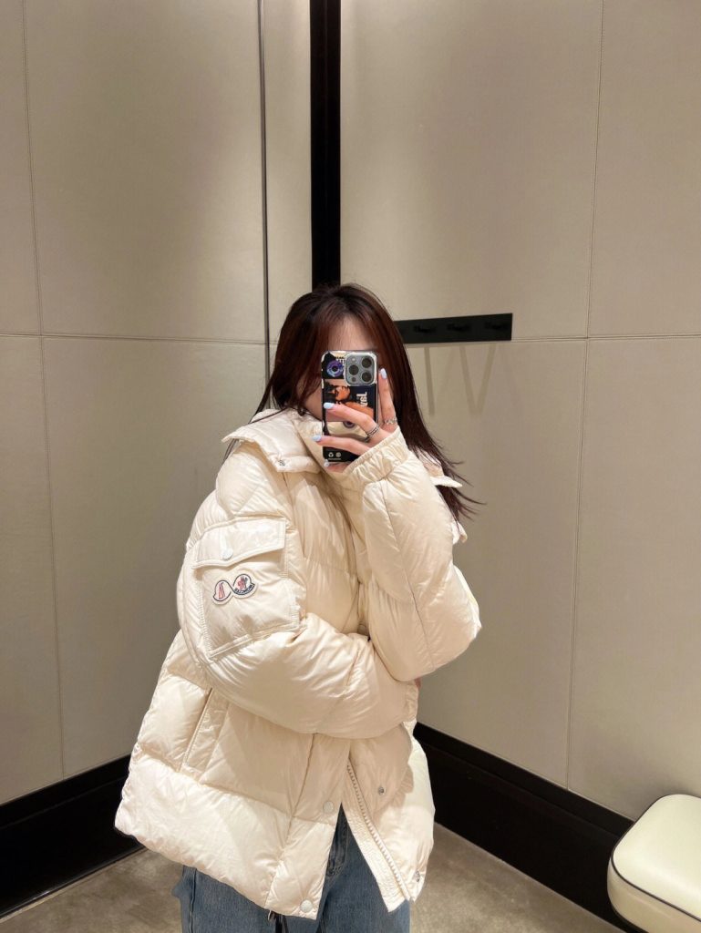 Moncler モンクレール【モンクレール】ダウンジャケット 秋冬新作✨ 高品質 保温 軽量 大人気🛒 レディース アウター🦢 プレゼントに最適🎁 - 画像 4