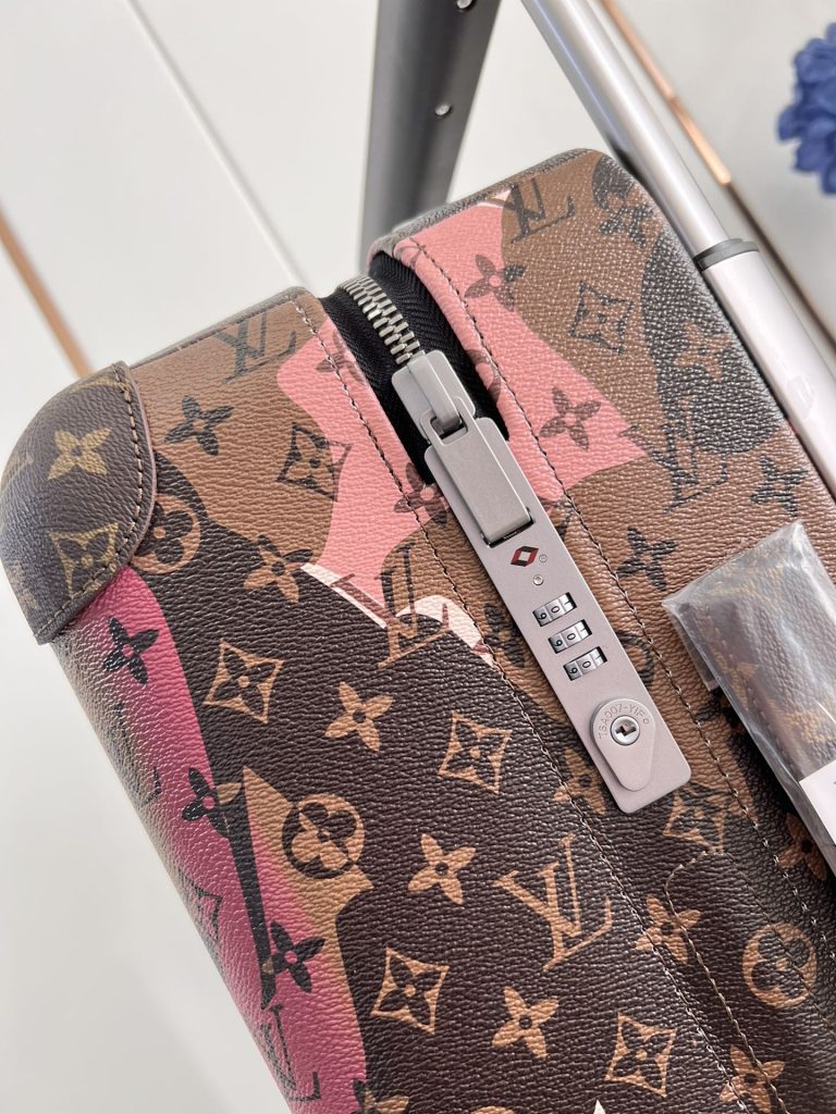 【ルイヴィトン】キャリーバッグ モノグラム帆布 半抽象ポートレート 4輪 機内持ち込み 上品な旅行バッグ - 画像 6