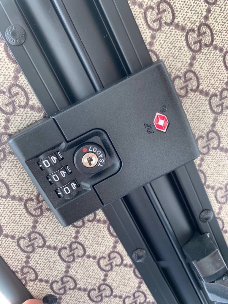 【GUCCI】レトロなトランク キャリーバッグ 2点セット ブラック/ベージュ ミッキー柄 ダブルGモノグラム アルミフレーム 高級感のある旅行用品 - 画像 5
