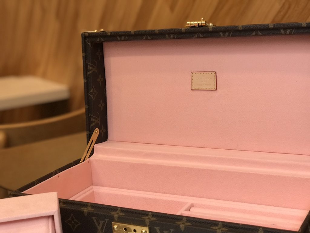 【ルイヴィトン】多宝聚財ハードトランク 小物収納ボックス 2段仕切り 高級木製 上品な逸品 - 画像 6