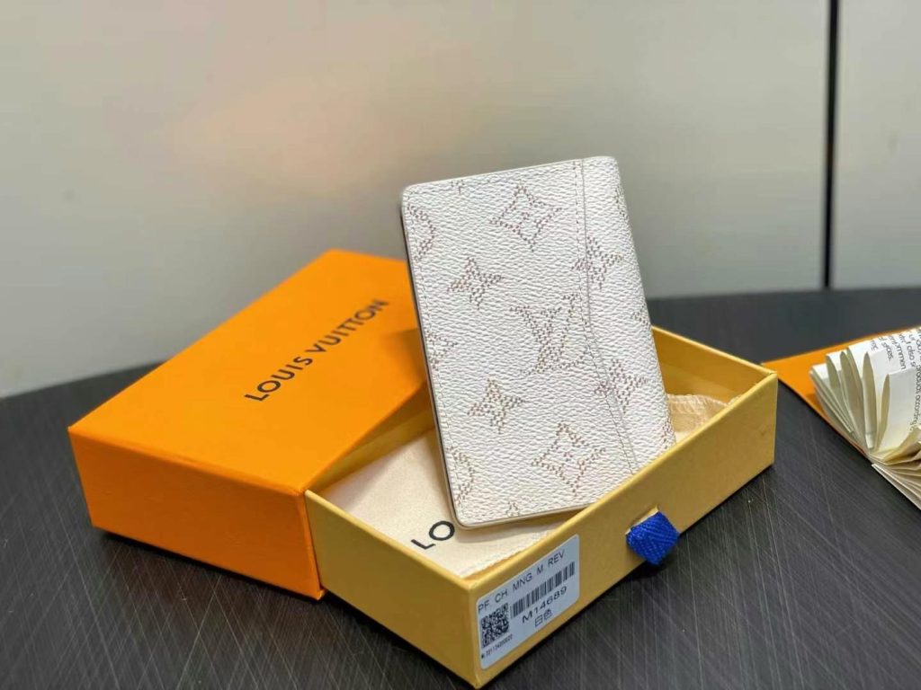 ルイヴィトン（LOUIS VUITTON） 長財布 モノグラム柄 クラシックなデザイン 金具美品 上質な革製 上品で高級感あふれる逸品 - 画像 2