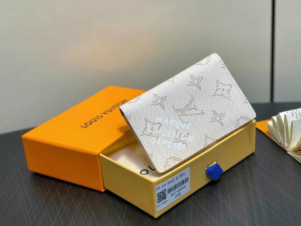 ルイヴィトン（LOUIS VUITTON） 長財布 モノグラム柄 クラシックなデザイン 金具美品 上質な革製 上品で高級感あふれる逸品 - 画像 3