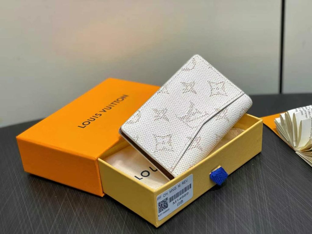 ルイヴィトン（LOUIS VUITTON） 長財布 モノグラム柄 クラシックなデザイン 金具美品 上質な革製 上品で高級感あふれる逸品 - 画像 4