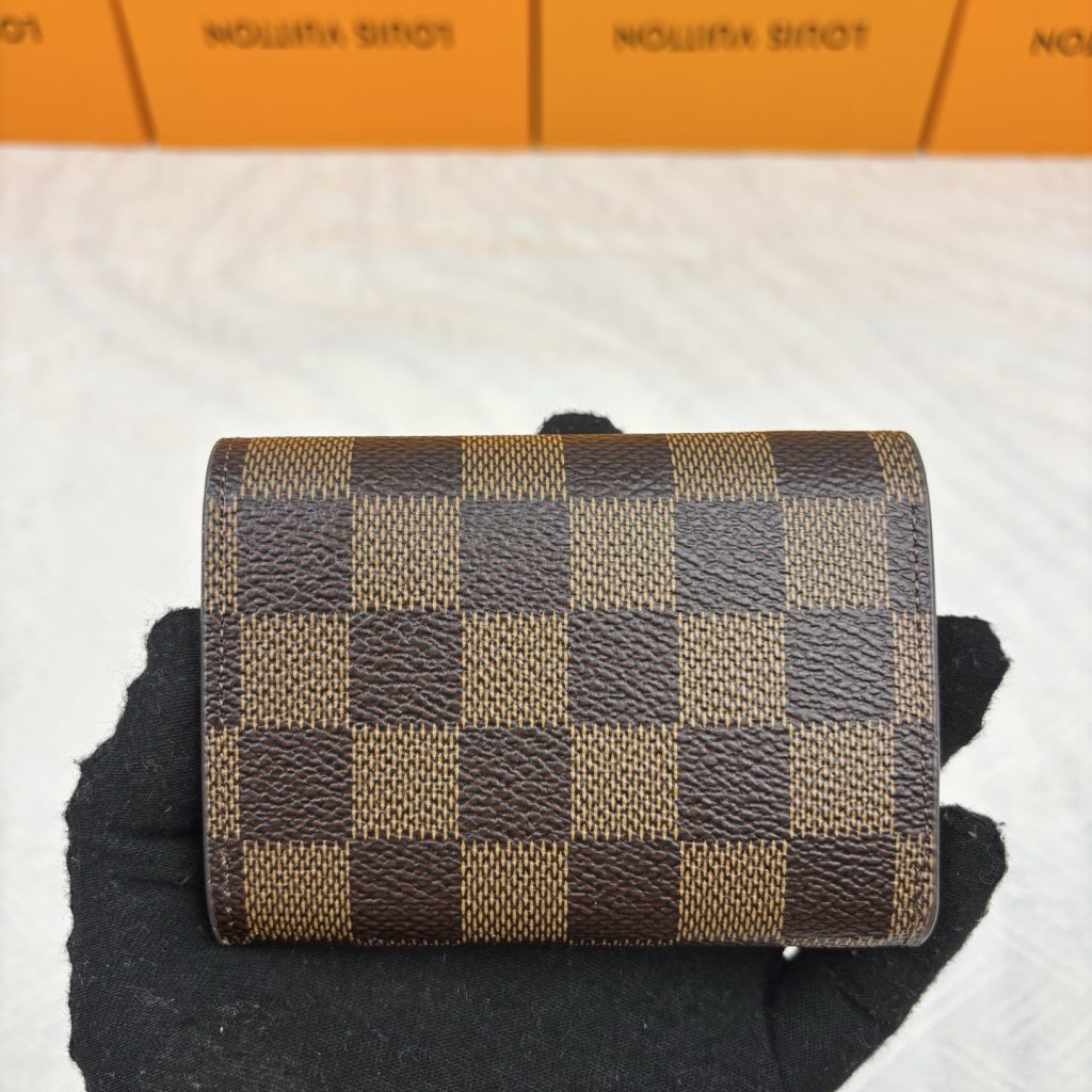 ルイヴィトン（LOUIS VUITTON） 長財布 モノグラム コインポケット付き クラシックで上品なデザインの美品 - 画像 2