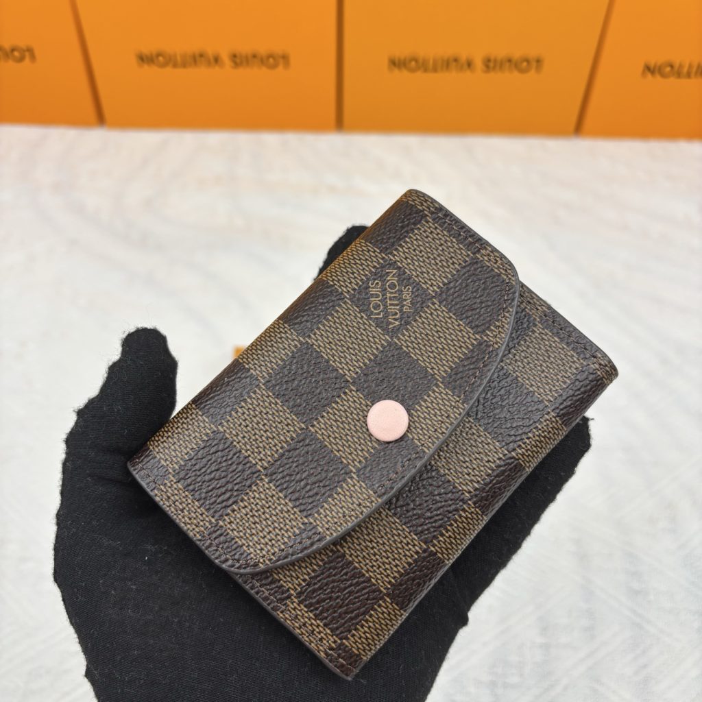 ルイヴィトン（LOUIS VUITTON） 長財布 モノグラム コインポケット付き クラシックで上品なデザインの美品 - 画像 3