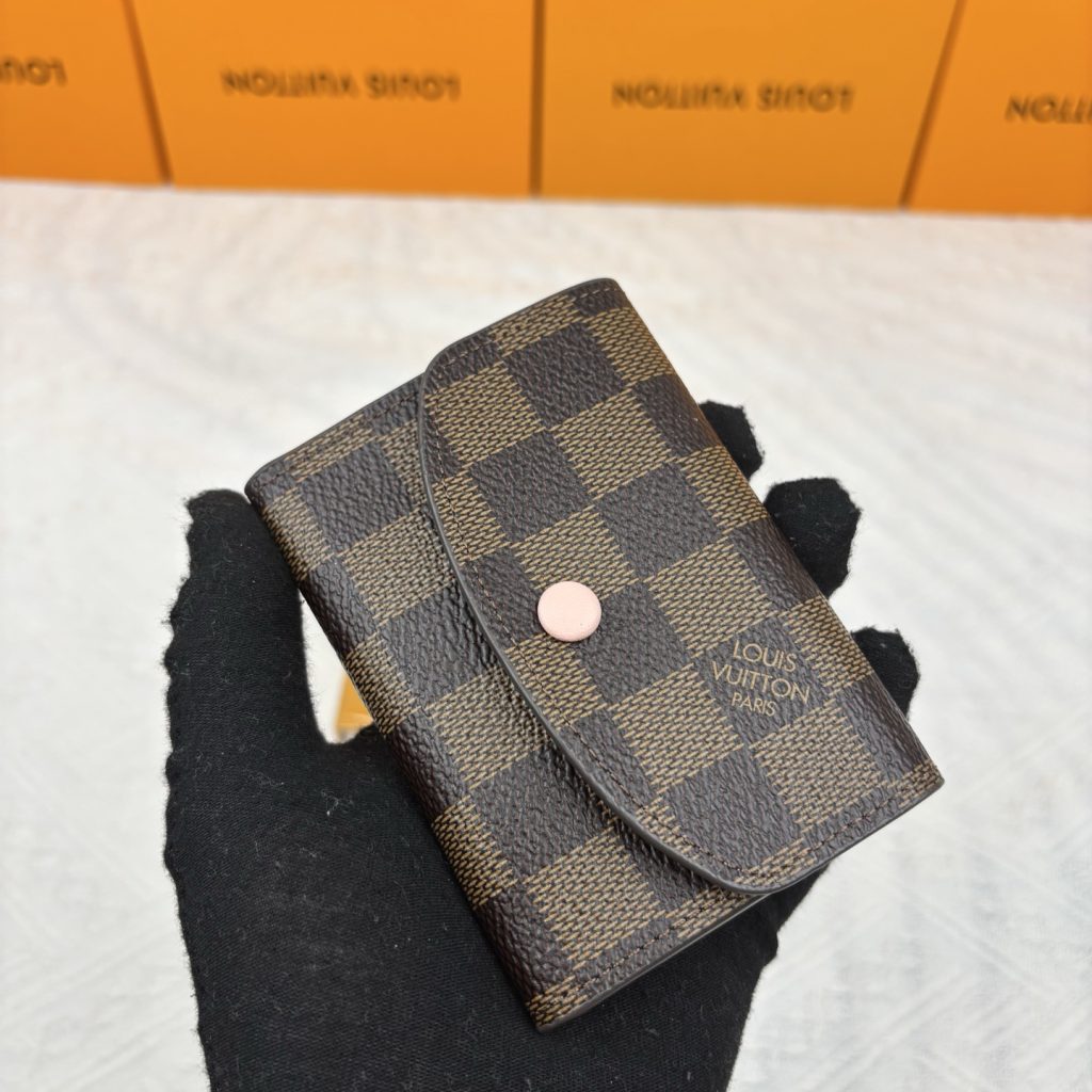 ルイヴィトン（LOUIS VUITTON） 長財布 モノグラム コインポケット付き クラシックで上品なデザインの美品 - 画像 4