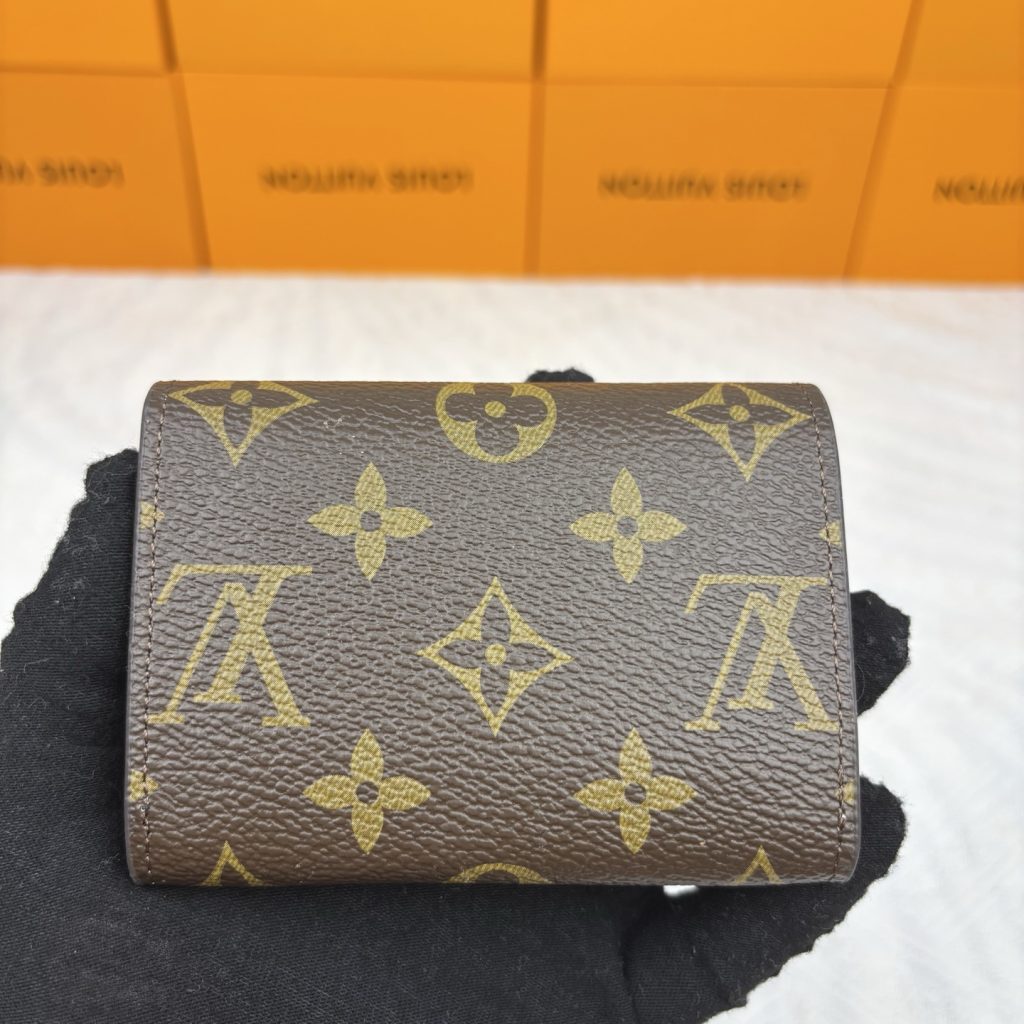 ルイヴィトン（LOUIS VUITTON） 長財布 モノグラム クラシックなデザイン 上質なレザー 上品で高級感のある一枚です - 画像 2