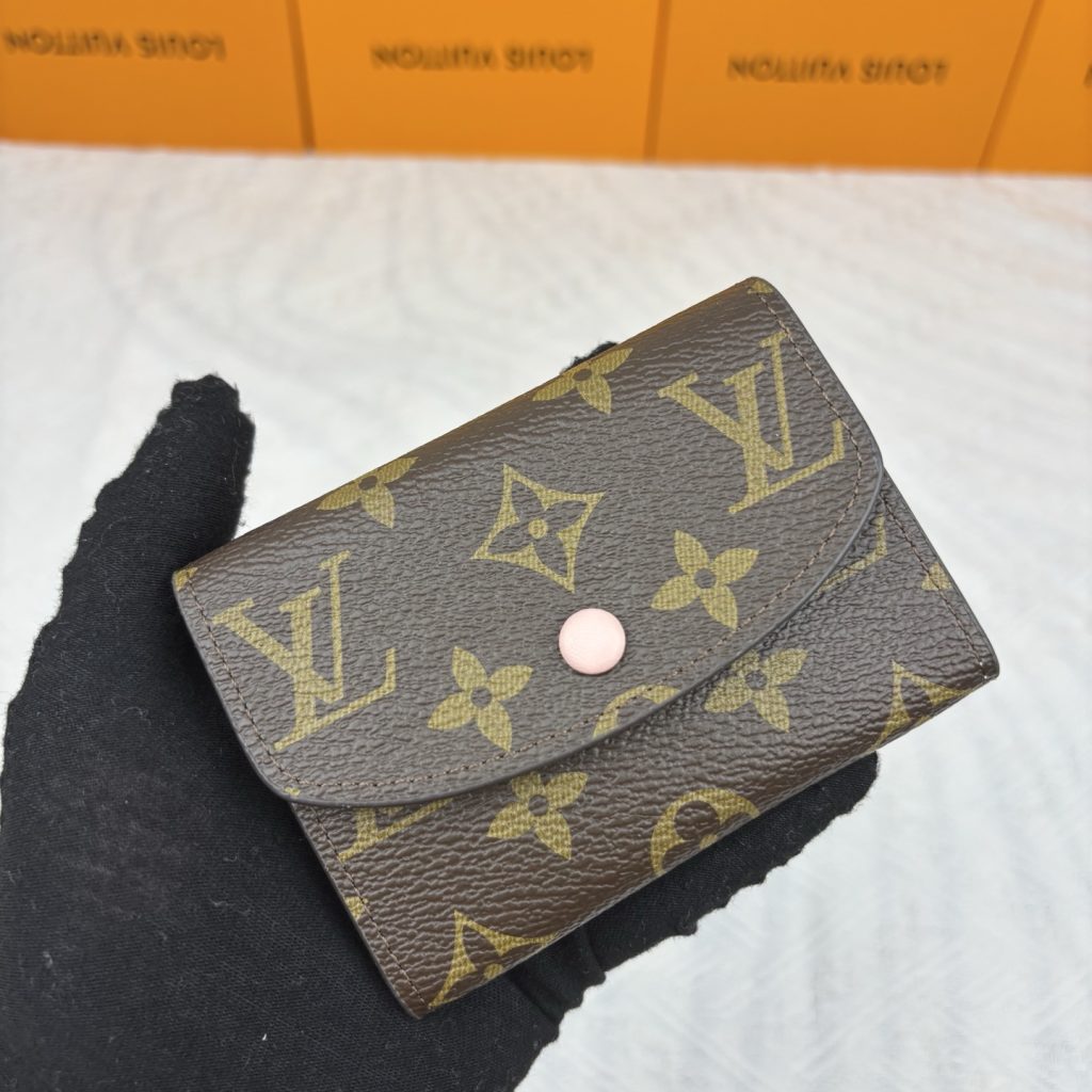 ルイヴィトン（LOUIS VUITTON） 長財布 モノグラム クラシックなデザイン 上質なレザー 上品で高級感のある一枚です - 画像 3