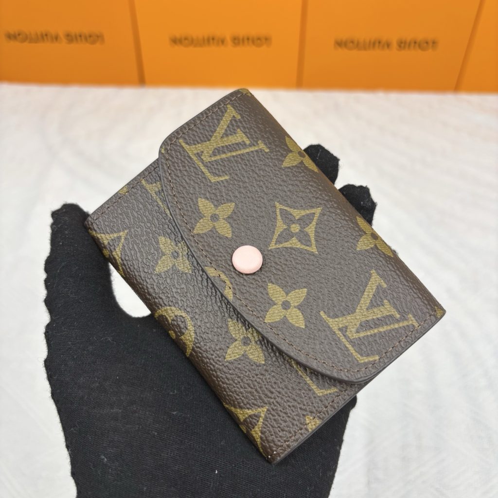 ルイヴィトン（LOUIS VUITTON） 長財布 モノグラム クラシックなデザイン 上質なレザー 上品で高級感のある一枚です - 画像 4