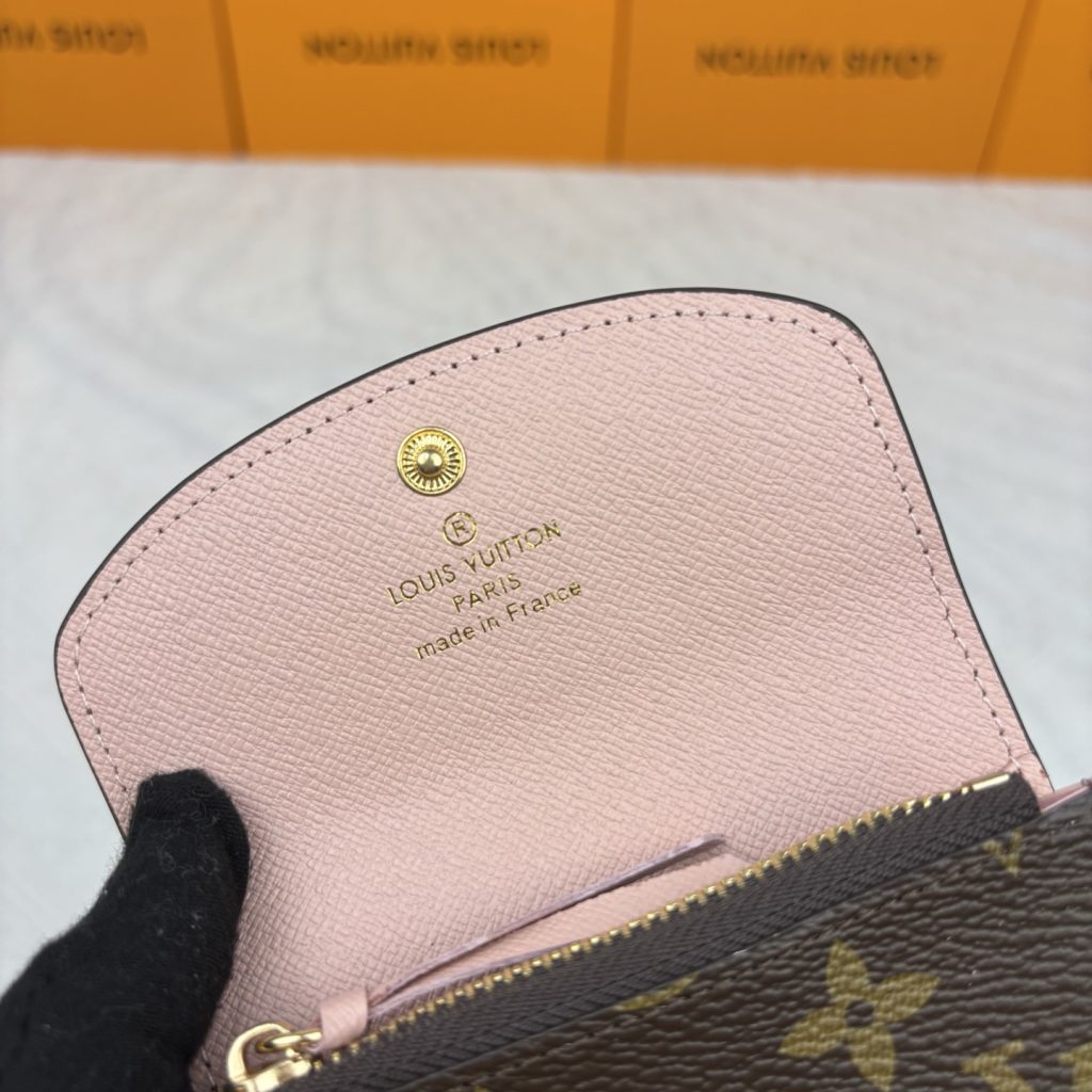 ルイヴィトン（LOUIS VUITTON） 長財布 モノグラム クラシックなデザイン 上質なレザー 上品で高級感のある一枚です - 画像 7