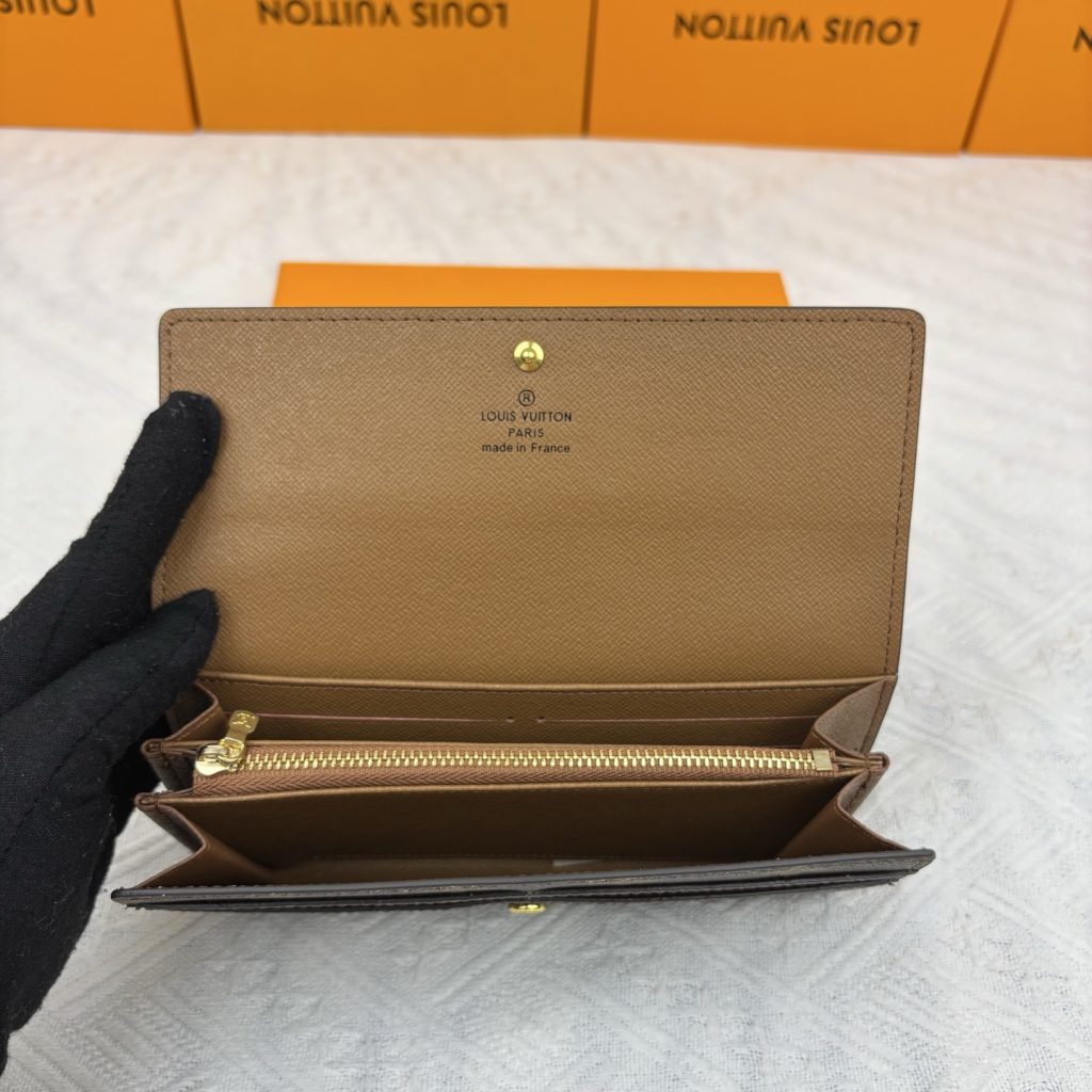 ルイヴィトン（LOUIS VUITTON） 長財布 モノグラム クラシックなデザイン 上質なレザー 上品で高級感あふれる逸品です - 画像 5