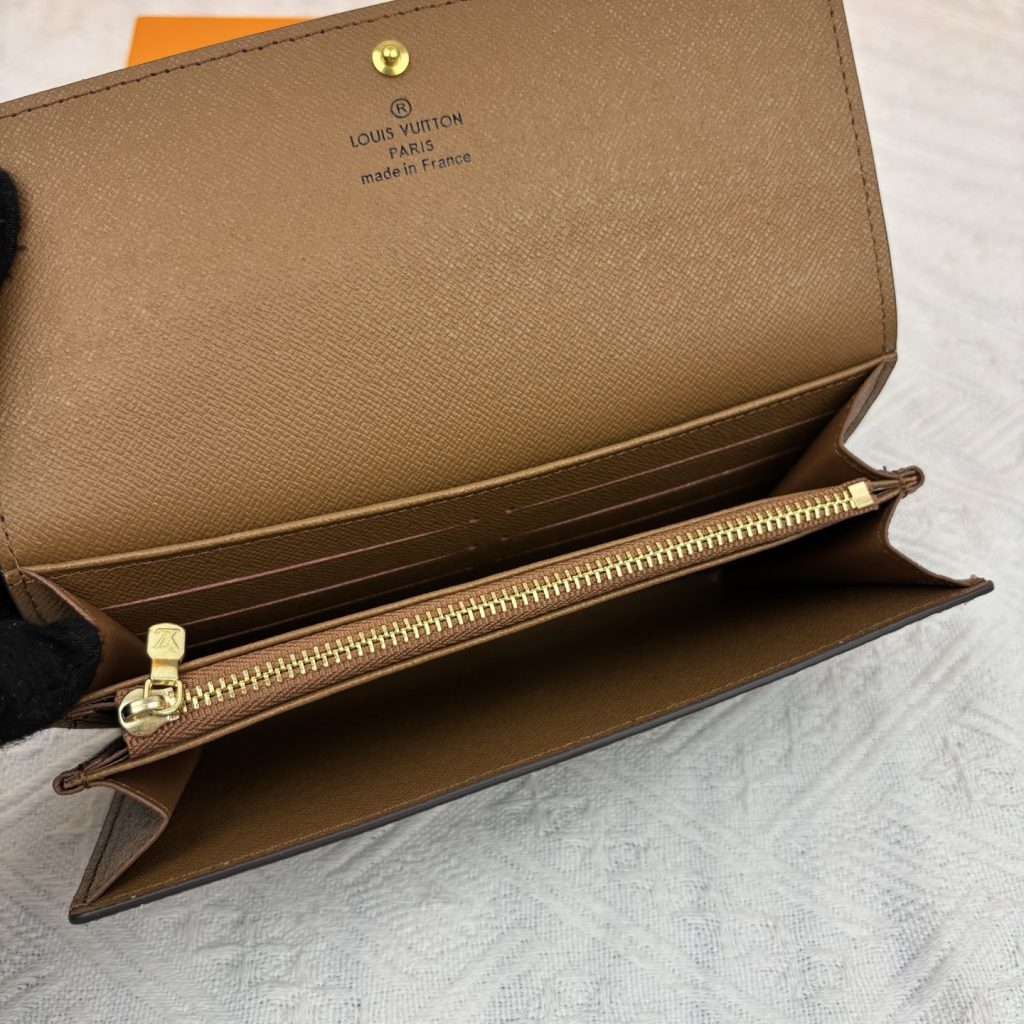 ルイヴィトン（LOUIS VUITTON） 長財布 モノグラム クラシックなデザイン 上質なレザー 上品で高級感あふれる逸品です - 画像 8