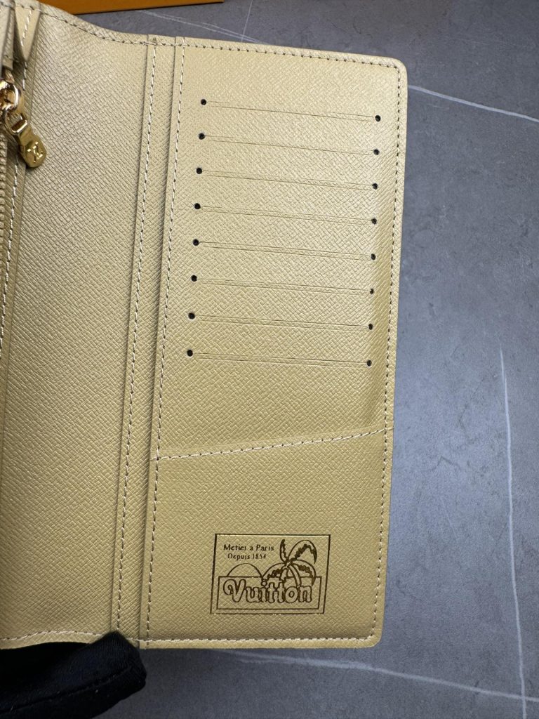 ルイ・ヴィトン モノグラム キャンバス 長財布｜モノグラムと開いた時の使いやすさの写真比較 - 商品画像 2