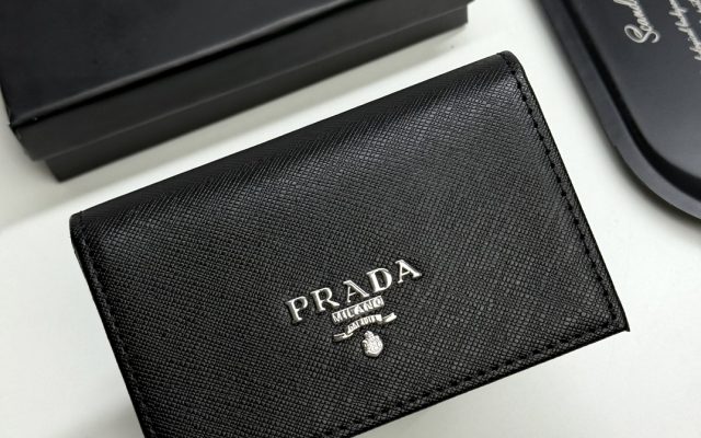 プラダ モノグラムキャンバス 上品な長財布 レディース人気モデル ギフトにも最適