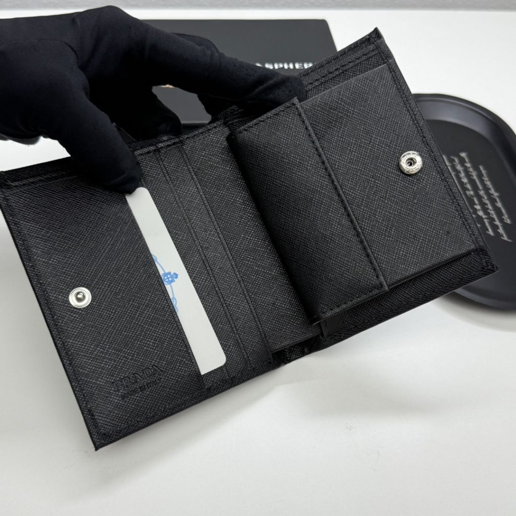 プラダ モノグラムキャンバス 上品な長財布 レディースに人気の定番モデル - 画像 6