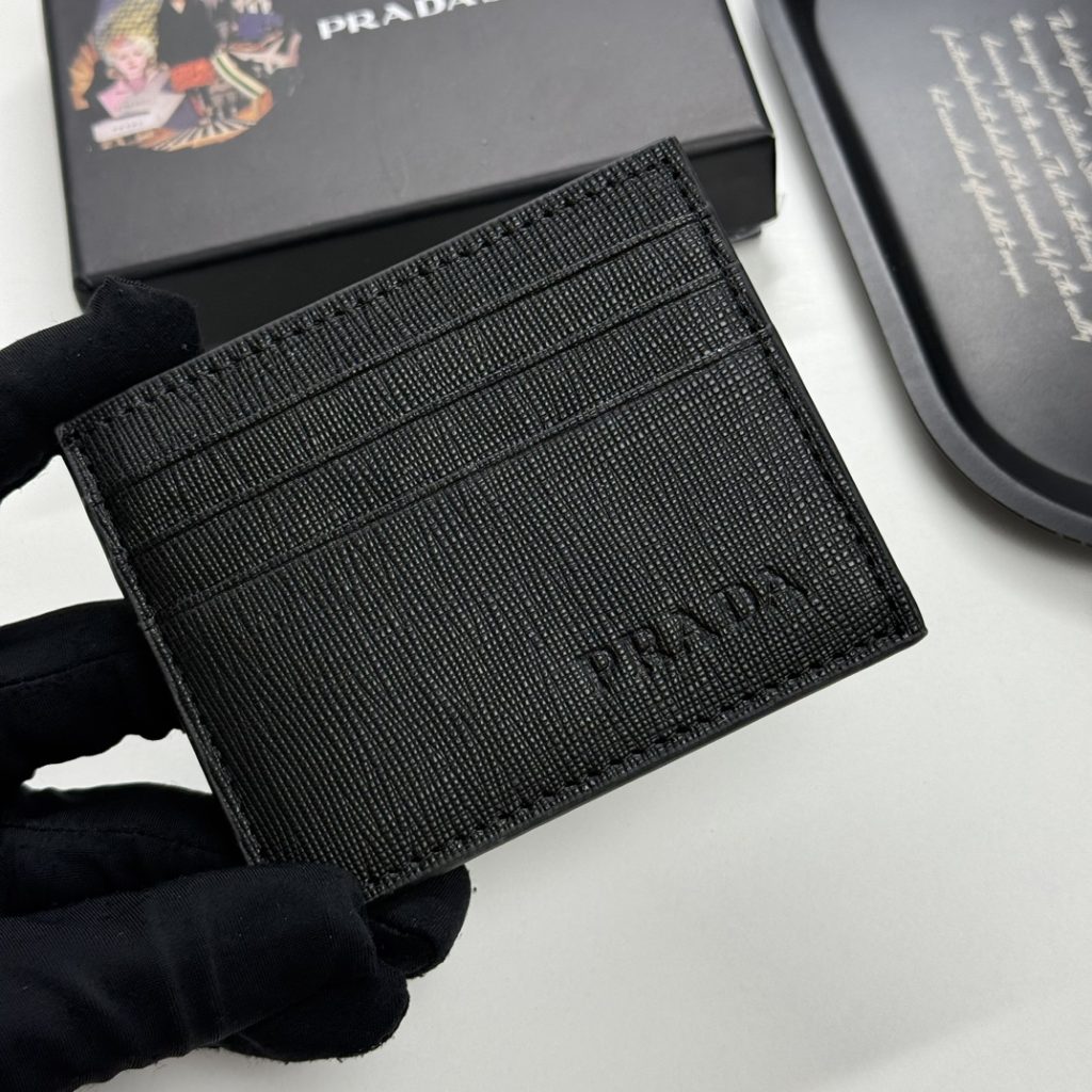 プラダ モノグラムキャンバス 上品な長財布 レディース向け ギフトにも最適な定番モデル - 画像 2