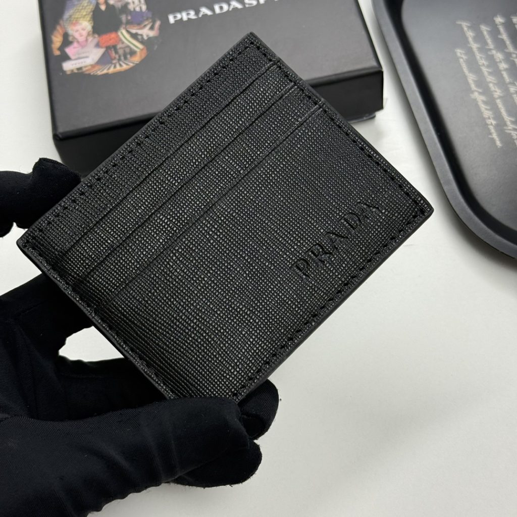 プラダ モノグラムキャンバス 上品な長財布 レディース向け ギフトにも最適な定番モデル - 画像 3