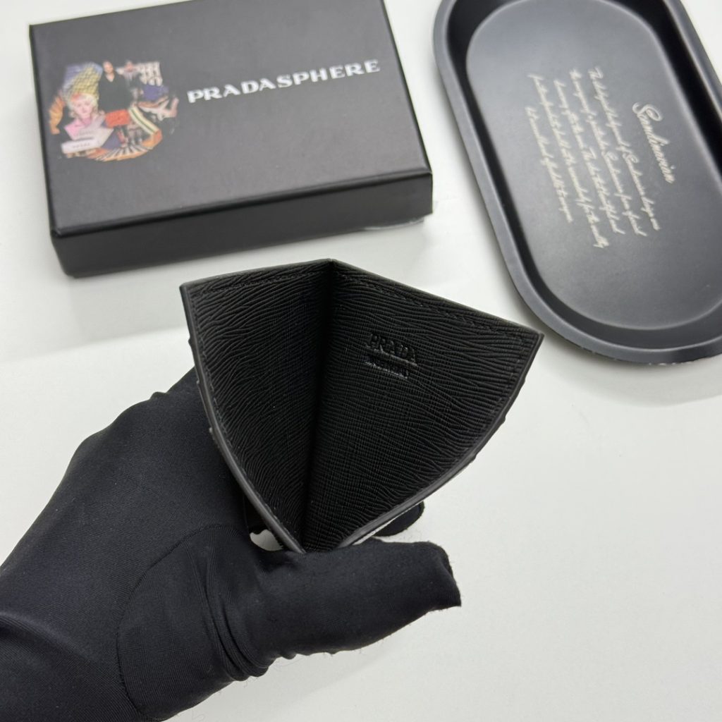 プラダ モノグラムキャンバス 上品な長財布 レディース向け ギフトにも最適な定番モデル - 画像 7