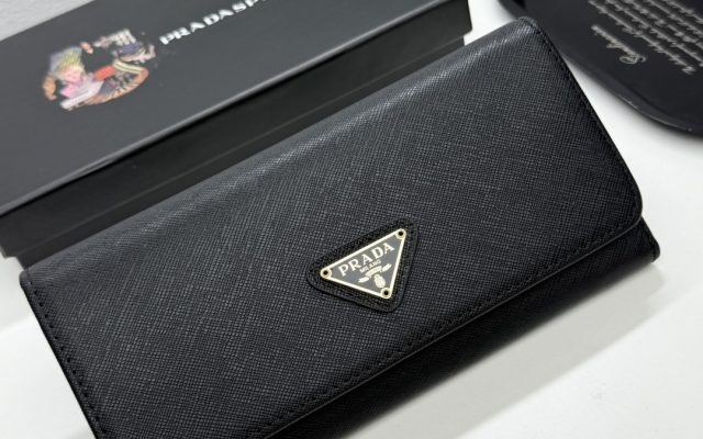 プラダ モノグラムキャンバス 上品な長財布 レディース人気モデル ギフトにも最適